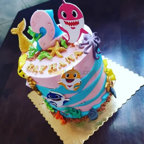 Gateaux et tarte d'anniversaire