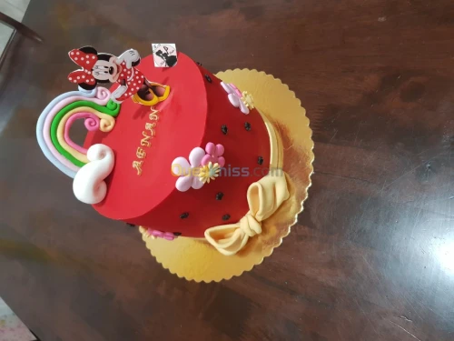 Gateaux et tarte d'anniversaire