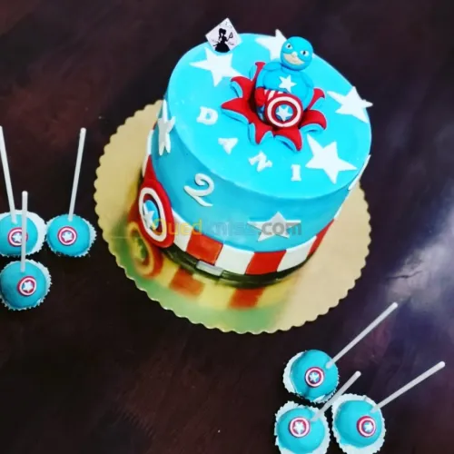 Gateaux et tarte d'anniversaire