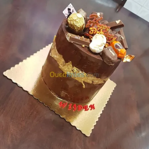 Gateaux et tarte d'anniversaire