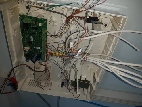 Caméra de surveillance et système d'al