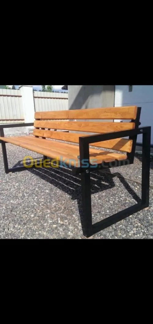 Corbeille et banc public