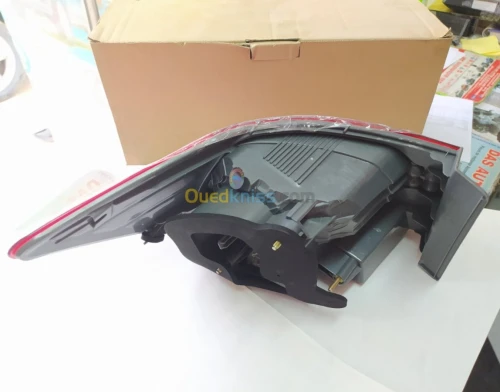 STOP DROITE KIA CERATO 3 