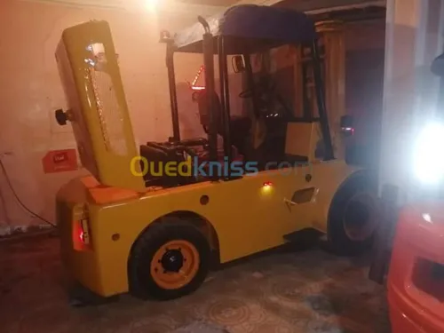 Location engins Clark et grue 