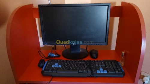 Micro ordinateur bureau + table