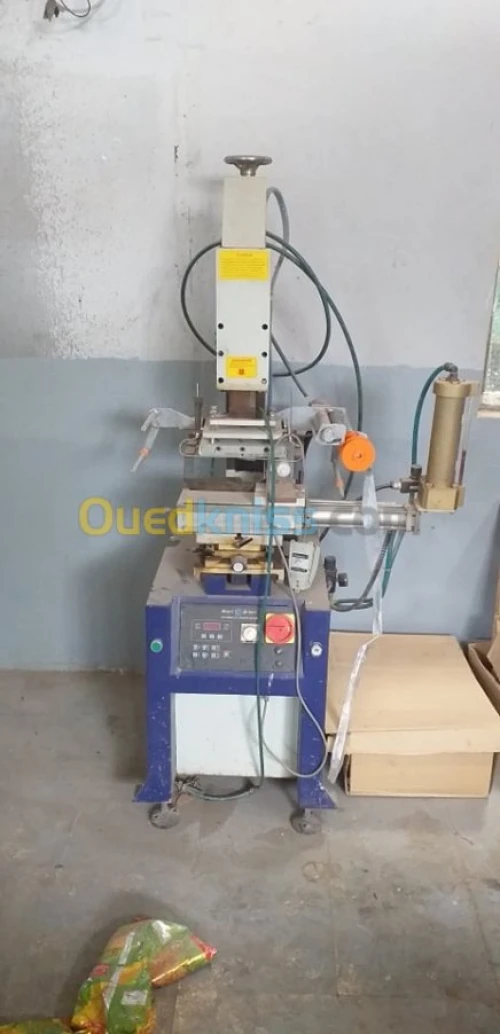  machine pour fabrication tube cosméti
