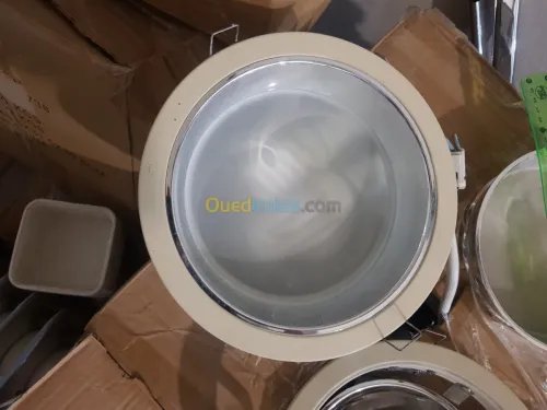 SPOTS ENCASTRABLES A LAMPES LED. 