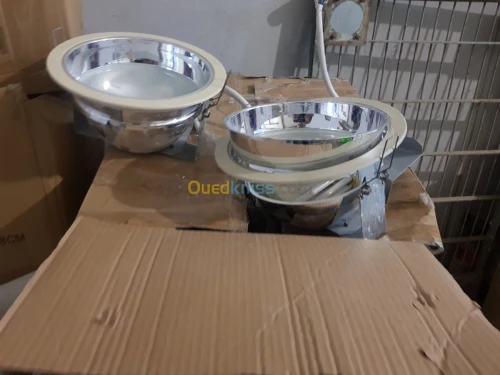 SPOTS ENCASTRABLES A LAMPES LED. 