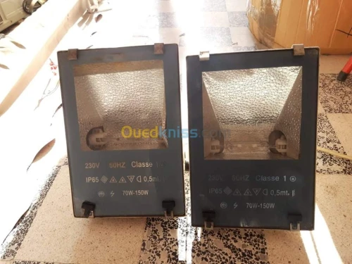 SPOTS ENCASTRABLES A LAMPES LED. 