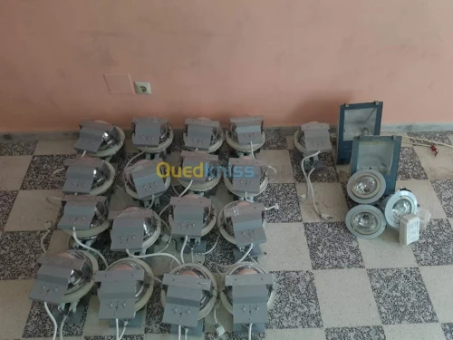 SPOTS ENCASTRABLES A LAMPES LED. 