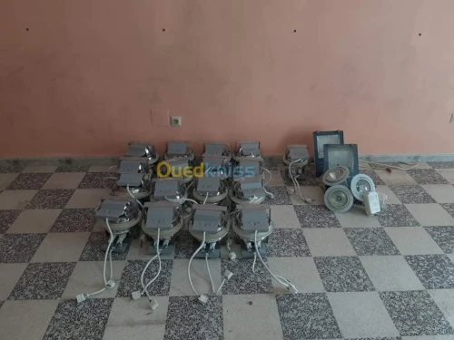 SPOTS ENCASTRABLES A LAMPES LED. 