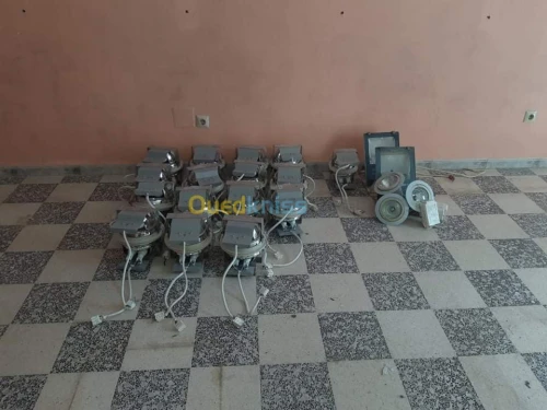 SPOTS ENCASTRABLES A LAMPES LED. 