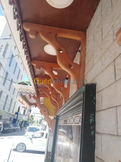 - les rampes d'escalier en bois 