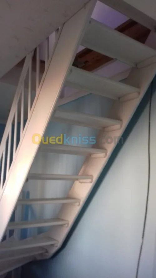 - les rampes d'escalier en bois 