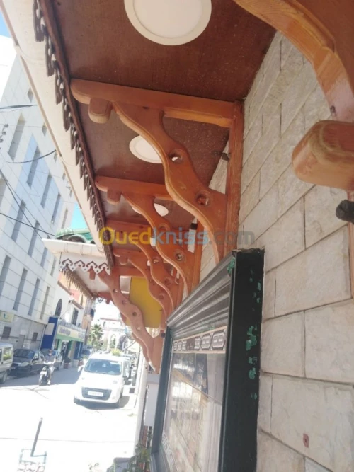 - les rampes d'escalier en bois 