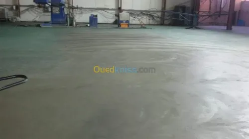 Travaux de pose de béton dallage indus