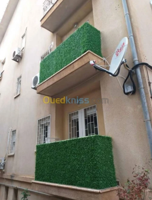 Gazon grillagé synthétique