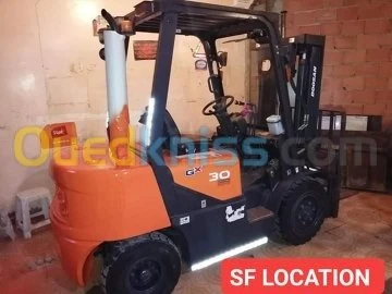 Location engins Clark et grue 