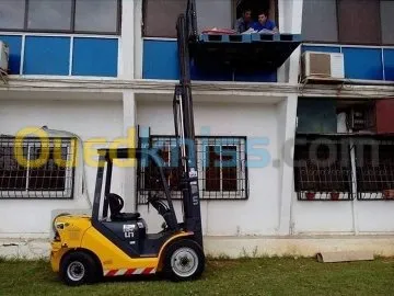 Location engins Clark et grue 