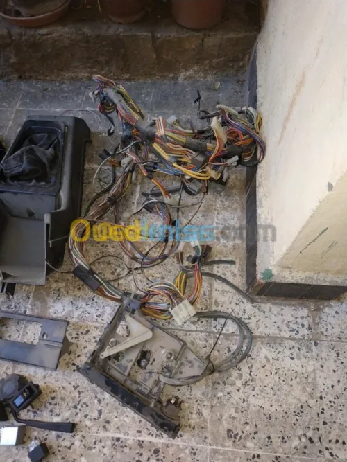 LOT DE PIECES VOLVO 340 DL