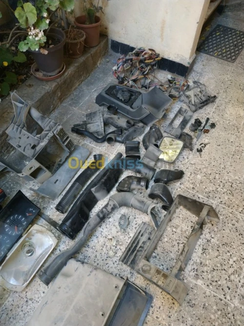 LOT DE PIECES VOLVO 340 DL
