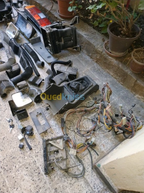 LOT DE PIECES VOLVO 340 DL