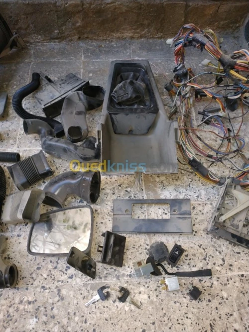 LOT DE PIECES VOLVO 340 DL