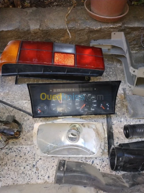 LOT DE PIECES VOLVO 340 DL