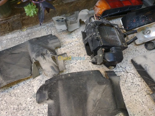 LOT DE PIECES VOLVO 340 DL