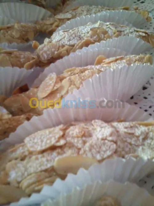 خبز والحلويات