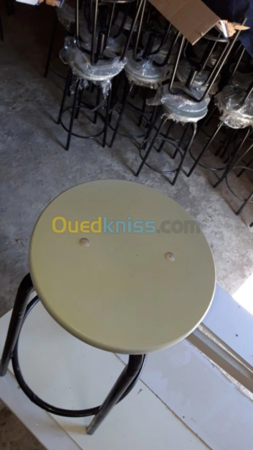 Fabrication de mobilier scolaire