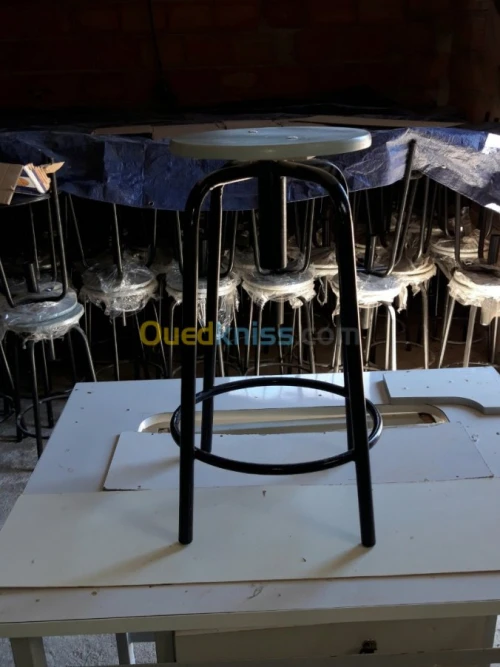 Fabrication de mobilier scolaire