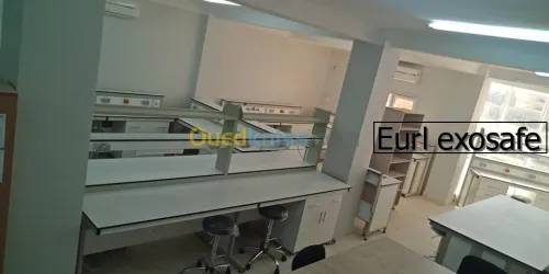 EQUIPEMENT DE LABORATOIRE