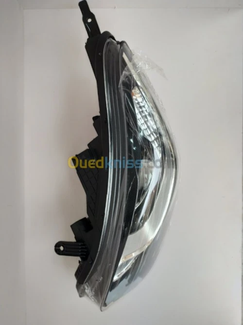 PHARE HYUNDAI I20 92101-13570