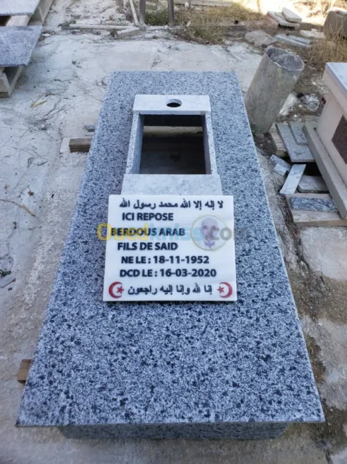 Spécialisé Tombe et pierre tombale..ex