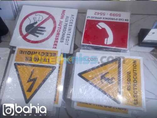 Plaques Et Panneaux Signalétiques  