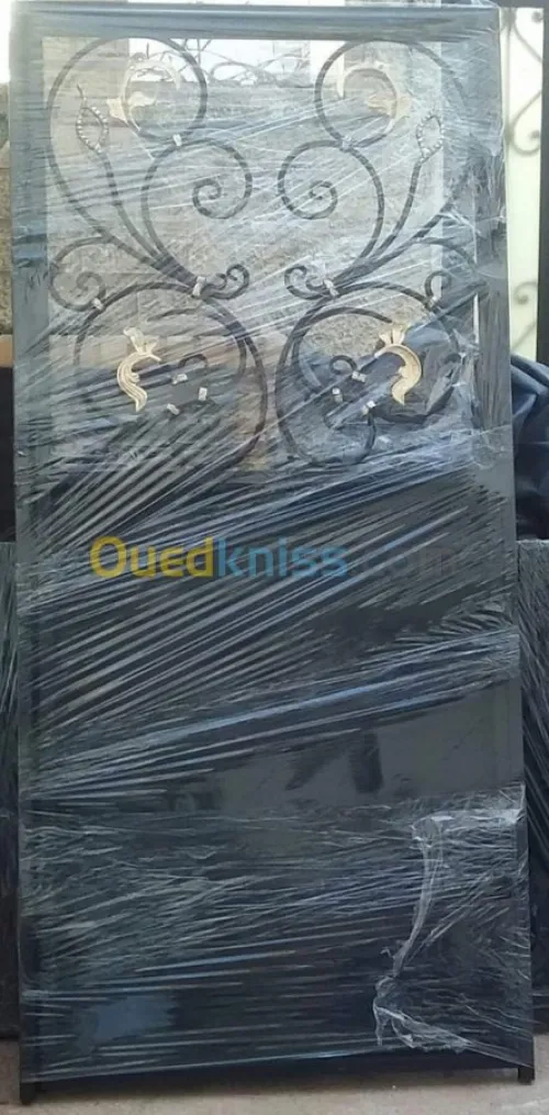 صناعة كل أنواع الأبواب من الحديد 