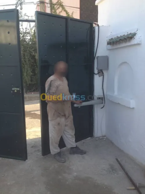 صناعة كل أنواع الأبواب من الحديد 