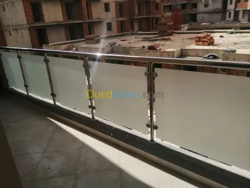 Remps des escaliers et tuyauterie inox