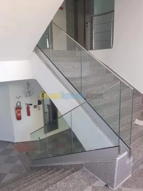 Remps des escaliers et tuyauterie inox