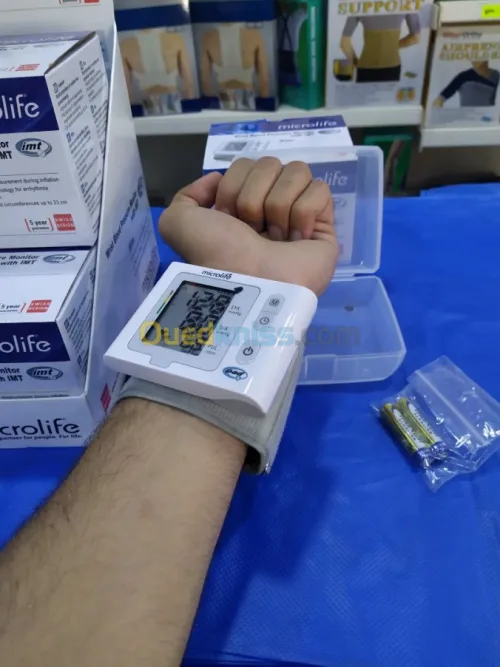 Microlife Tensiomètre-bracelet BP W2 S