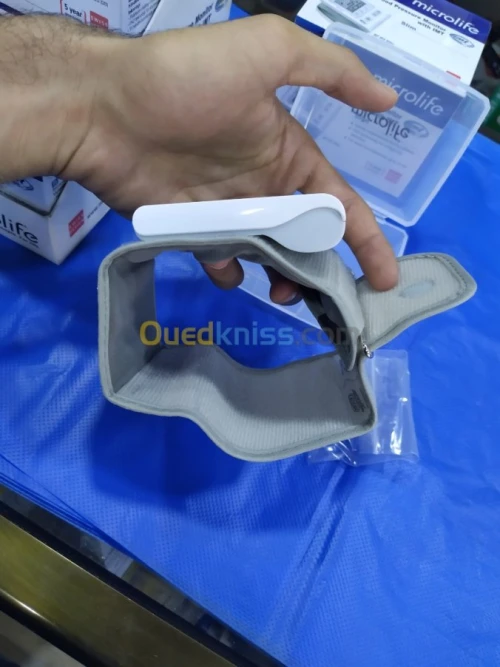 Microlife Tensiomètre-bracelet BP W2 S