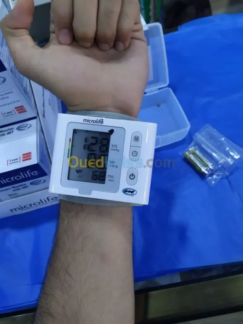 Microlife Tensiomètre-bracelet BP W2 S