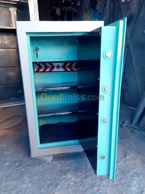 Fabrication de coffre et armoire 