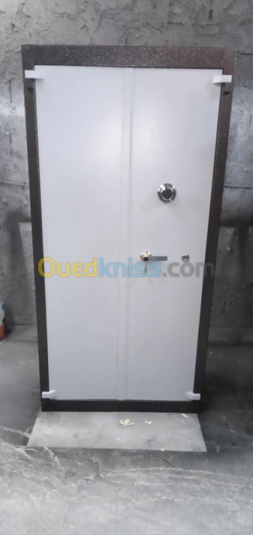 Fabrication de coffre et armoire 
