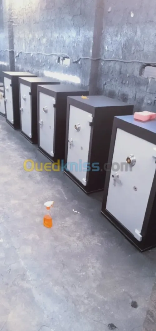 Fabrication de coffre et armoire 