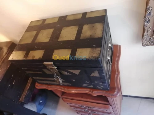 Coffre laqué noir LIQUIDATION