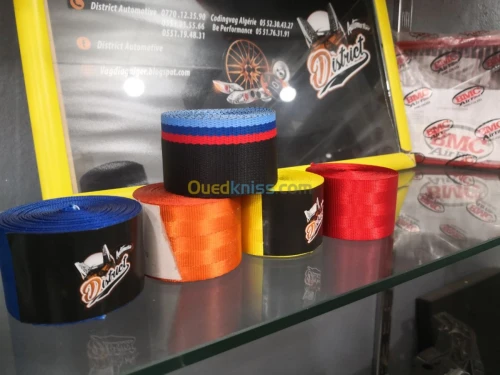 Ceintures de sécurité en couleurs