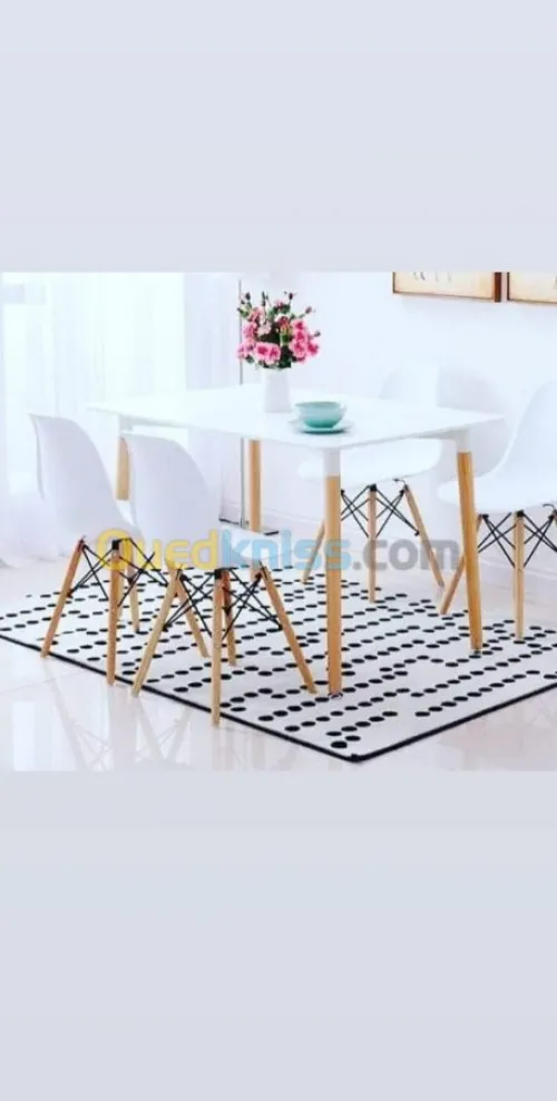 Promo Table scandinave avec 4 chaises