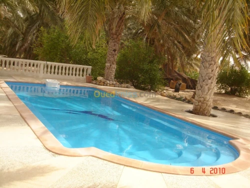 piscine en fibre de verre et résine 